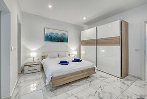 Modern 1BR Apartment, Central Location