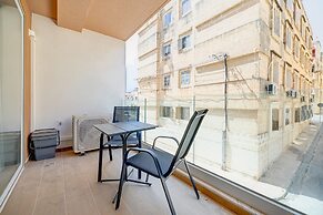 Chic 2BR Apartment, Ideal Location
