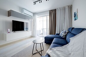 Chic 2BR Apartment, Ideal Location