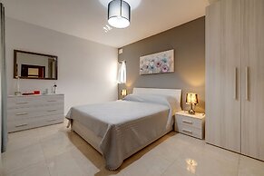 Stylish, Bright and Airy Apart in Central Bugibba