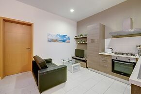 Modern 1BR Maisonette Steps From the Promenade