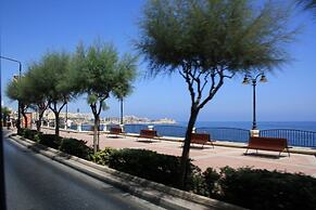 Idyllic Apartment Steps From the Promenade