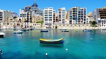 Idyllic Apartment Steps From the Promenade