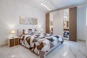 Stylish 2BR Apartment in Central St Julians