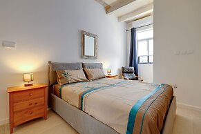 Stylish 2BR Apartment in Valletta
