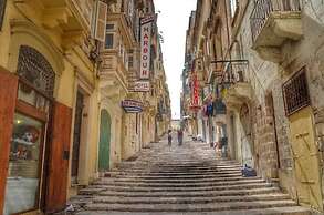 Stylish 2BR Apartment in Valletta