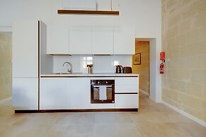 Stylish 2BR Apartment in Valletta