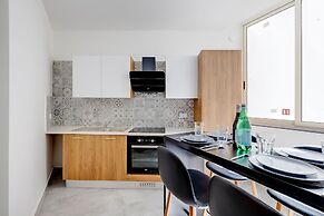 Perfect Location, Modern 2BR Apartment