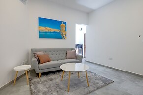 Perfect Location, Modern 2BR Apartment