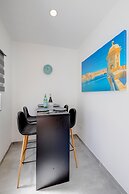 Perfect Location, Cosy 1BR Apartment