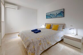 Modern 2BR Apartment in Central St Julian's