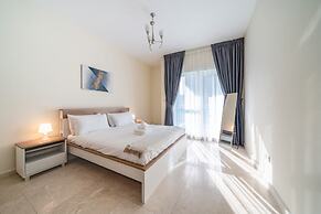 Spacious Apartment With Balcony in Business Bay