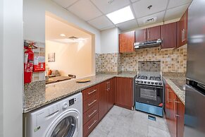 Spacious Apartment With Balcony in Business Bay