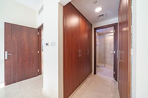 Spacious Apartment With Balcony in Business Bay