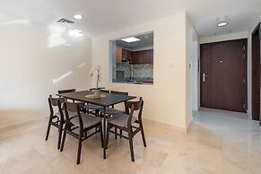 Spacious Apartment With Balcony in Business Bay
