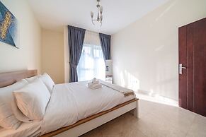 Spacious Apartment With Balcony in Business Bay