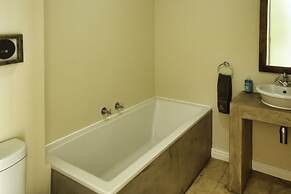Ellefsen Suite 117