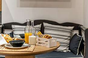 Amer Suites Fira