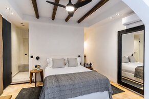 Amer Suites Fira