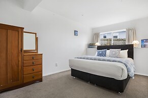 Bright 3-Bedroom Unit - WiFi & Parking