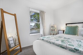 Bright 3-Bedroom Unit - WiFi & Parking