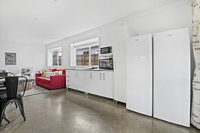 Bright 3-Bedroom Unit - WiFi & Parking