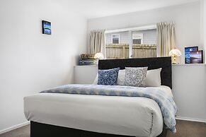 Bright 3-Bedroom Unit - WiFi & Parking