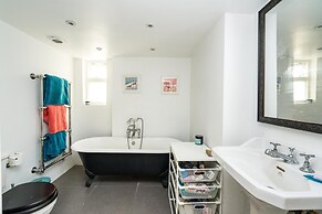 Fantastic 3 Bedroom Flat West Hampstead
