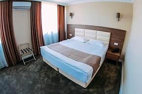 Osh Grand Hotel CHAVO