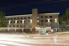 Osh Grand Hotel CHAVO