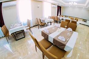 Osh Grand Hotel CHAVO