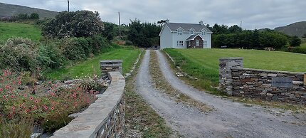 Bantry - House - Sleeps 6 - Sea Views - Parking