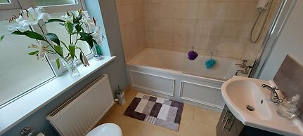 Bantry - House - Sleeps 6 - Sea Views - Parking