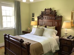 Manoir Chamberland (Adults Only, No Pets)