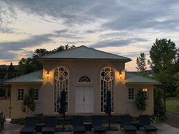 Manoir Chamberland (Adults Only, No Pets)