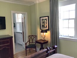 Manoir Chamberland (Adults Only, No Pets)