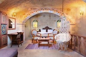 Capp Royal Cave Hotel