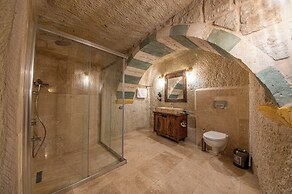 Capp Royal Cave Hotel