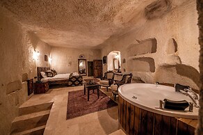 Capp Royal Cave Hotel