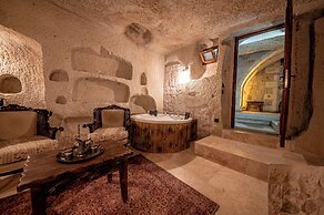 Capp Royal Cave Hotel
