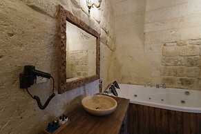Capp Royal Cave Hotel