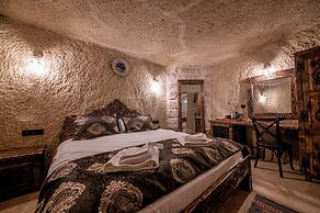 Capp Royal Cave Hotel