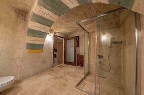 Capp Royal Cave Hotel