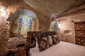 Capp Royal Cave Hotel