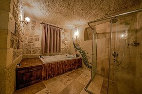 Capp Royal Cave Hotel