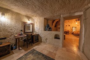 Capp Royal Cave Hotel