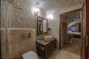 Capp Royal Cave Hotel