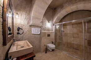Capp Royal Cave Hotel
