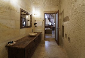 Capp Royal Cave Hotel