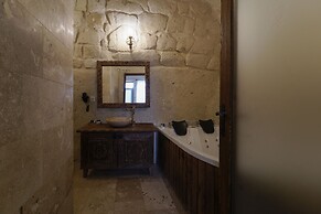 Capp Royal Cave Hotel